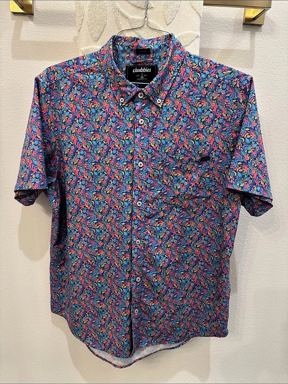 Chubbies The Vacation Bloom Friday Shirt Floral Short Sleeve Blue & Red Large